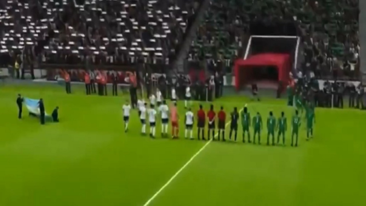 مواطن يخترع نظام الملعب الافتراضي .. فيديو