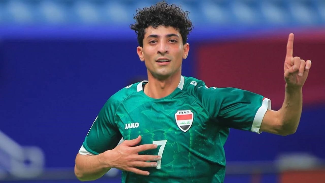 نجم منتخب العراق يغادر معسكر بلاده للتوقيع مع النجمة