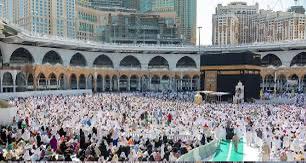 خطيب الحرم: كونوا أسيادا لهواتفكم لا أسرى لها واجعلوها وسيلة للعلم لا للتشتت.. فيديو