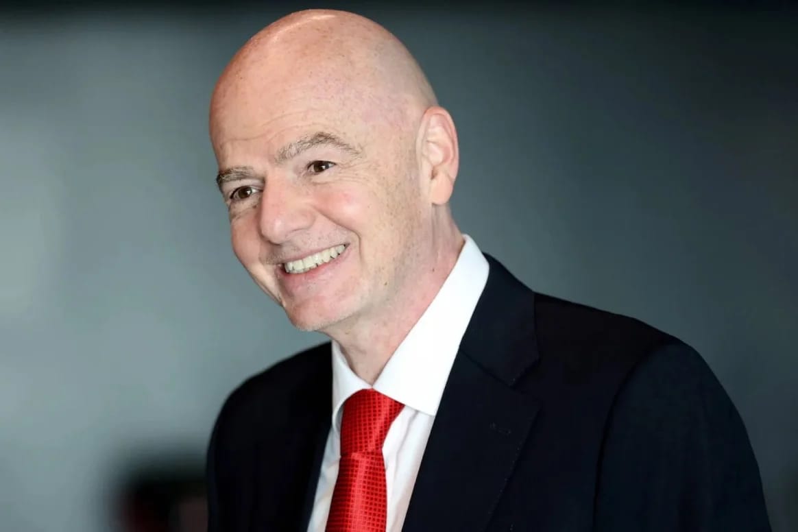 إنفانتينو يدعم الحكمة المكسيكية غارسيا بعد تلقيها تهديدات بالقتل