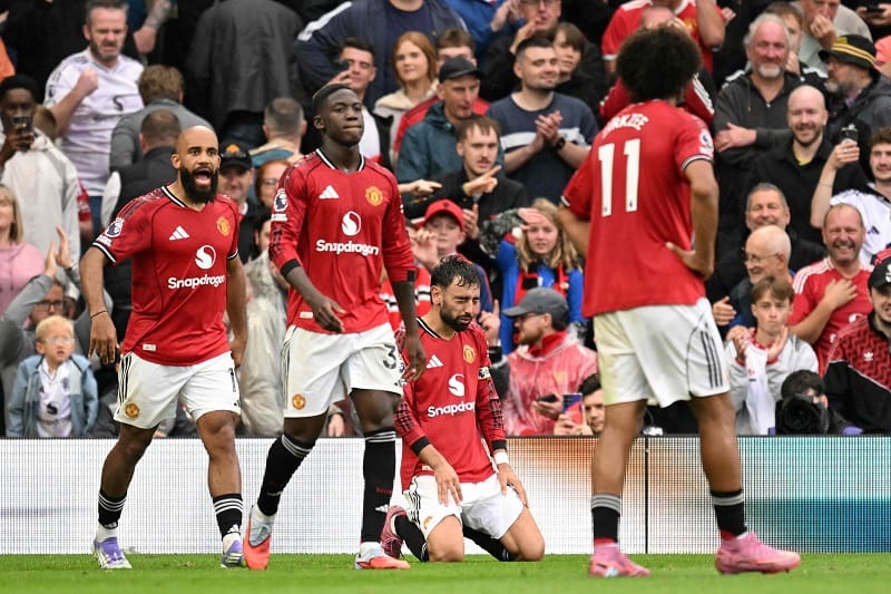 مانشستر يونايتد يحصد فوزه الأول في الدوري الإنجليزي