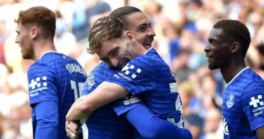 إيفرتون يفتتح ملعبه الجديد بالفوز على برايتون بثنائية