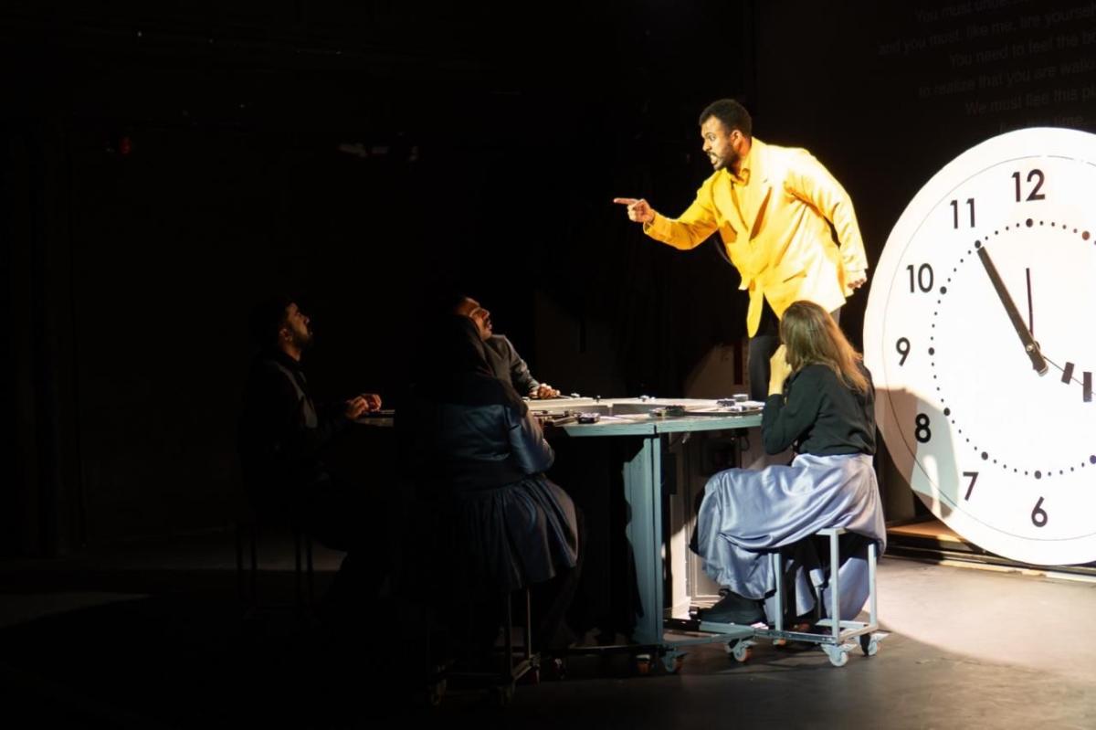 عرض أول مسرحية سعودية في مهرجان فرينج العالمي بإدنبرة.. صور