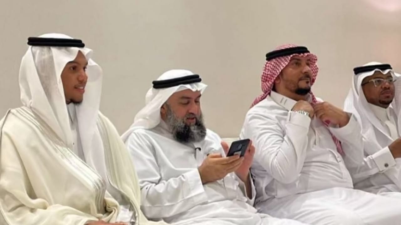 لاعب الاتحاد معاذ فقيهي يعلن عقد قرانه .. صورة