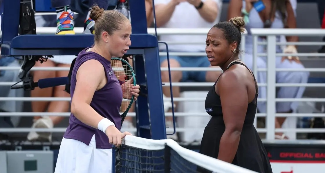 لاعبة تنس تهدد منافستها بغضب بعد خسارتها: واجهيني خارج أمريكا.. فيديو