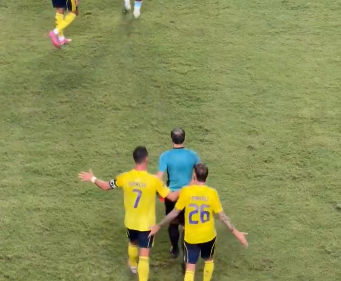 لحظة غضب رونالدو من طرد ماني في نصف نهائي السوبر.. فيديو