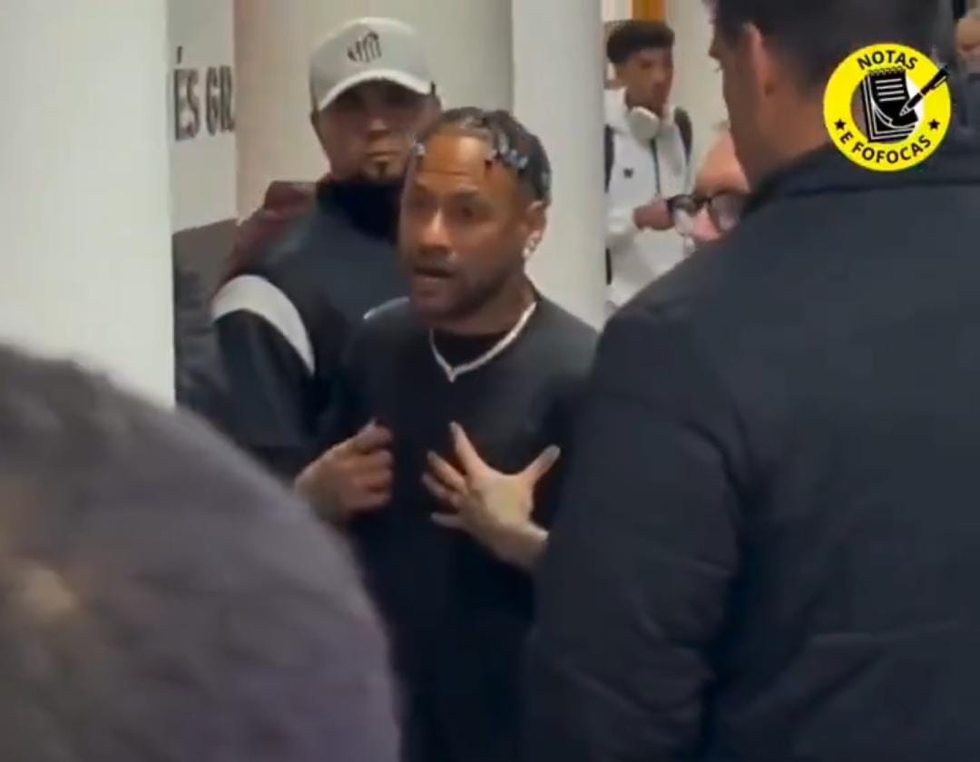 نيمار يدخل في جدال مع صحفي عقب فوز سانتوس .. فيديو