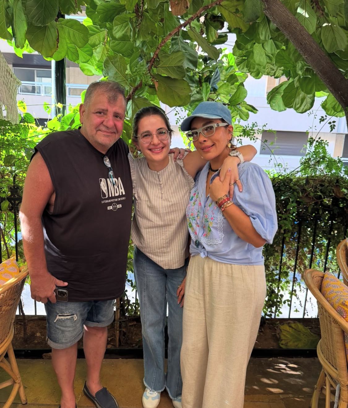 شام الذهبي تجمع أصالة وأيمن الذهبي في صورة سعيدة