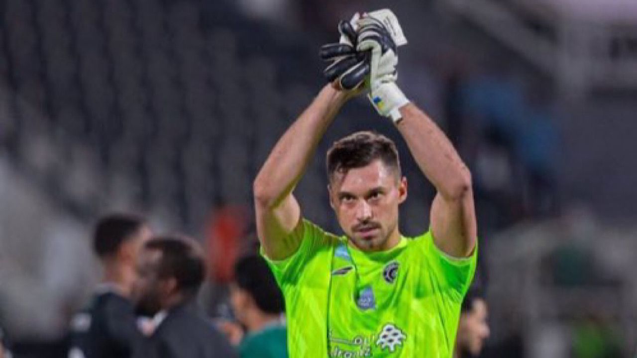 الشباب يربط التعاقد مع حارس أجنبي بمصير بوشان