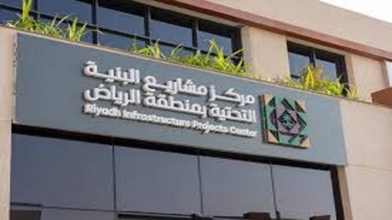 مركز البنية التحتية يلزم بوضع ألواح علوية في المشاريع حول الجهات الحكومية والمعالم السياحية