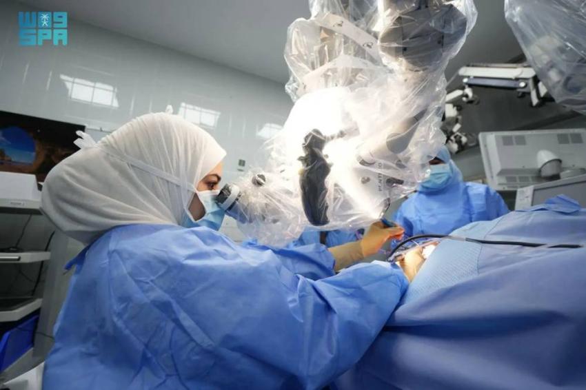 إجراء أول عملية زراعة قوقعة باستخدام اليد الروبوتية في مركز الملك عبدالله التخصصي