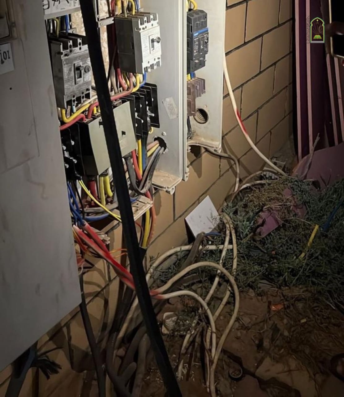 رصد اختلاس كهرباء مسجد في تبوك لتشغيل سوق وسكن للعمالة