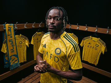 النصر يعلن عن قمصان الموسم القادم.. صور