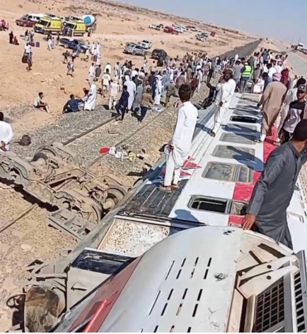 انقلاب مروع لقطار في مصر.. صور