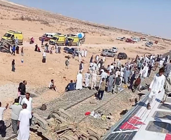 انقلاب مروع لقطار في مصر.. صور