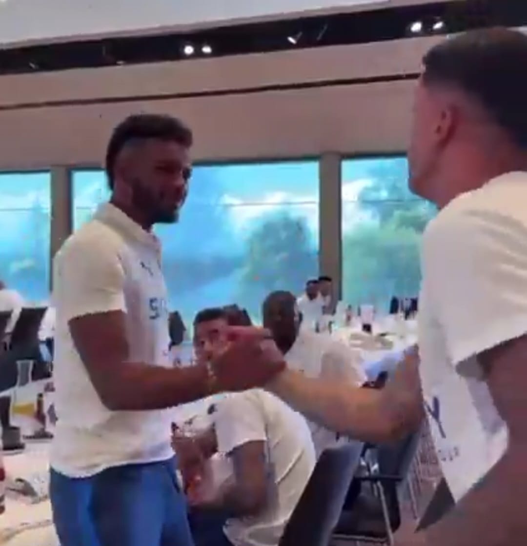 كانسيلو يرد بابتسامة بعد تعريف البليهي بـثيو هيرنانديز .. فيديو