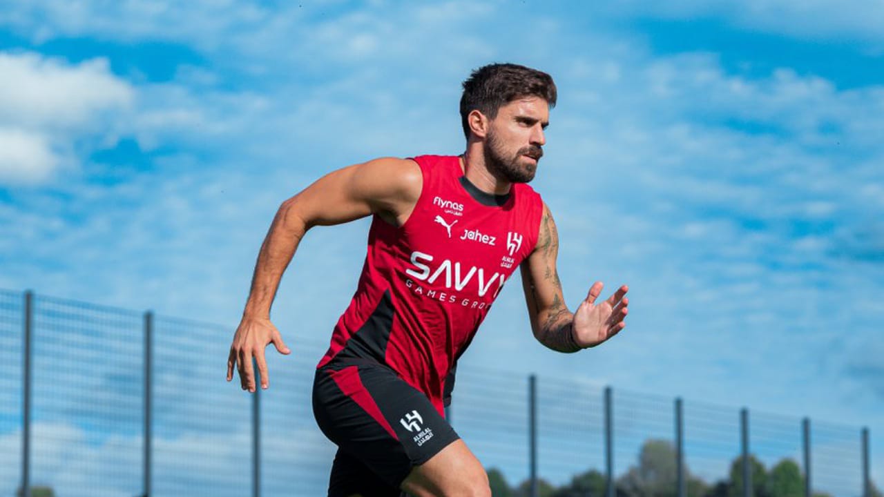 نيفيز يشارك في تدريبات الهلال