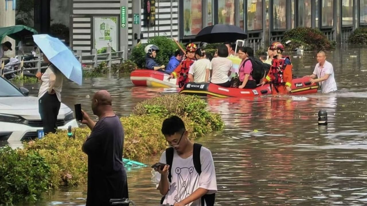 فيضانات الصين تتسبب بوفاة 10 أشخاص وفقدان 33 آخرين