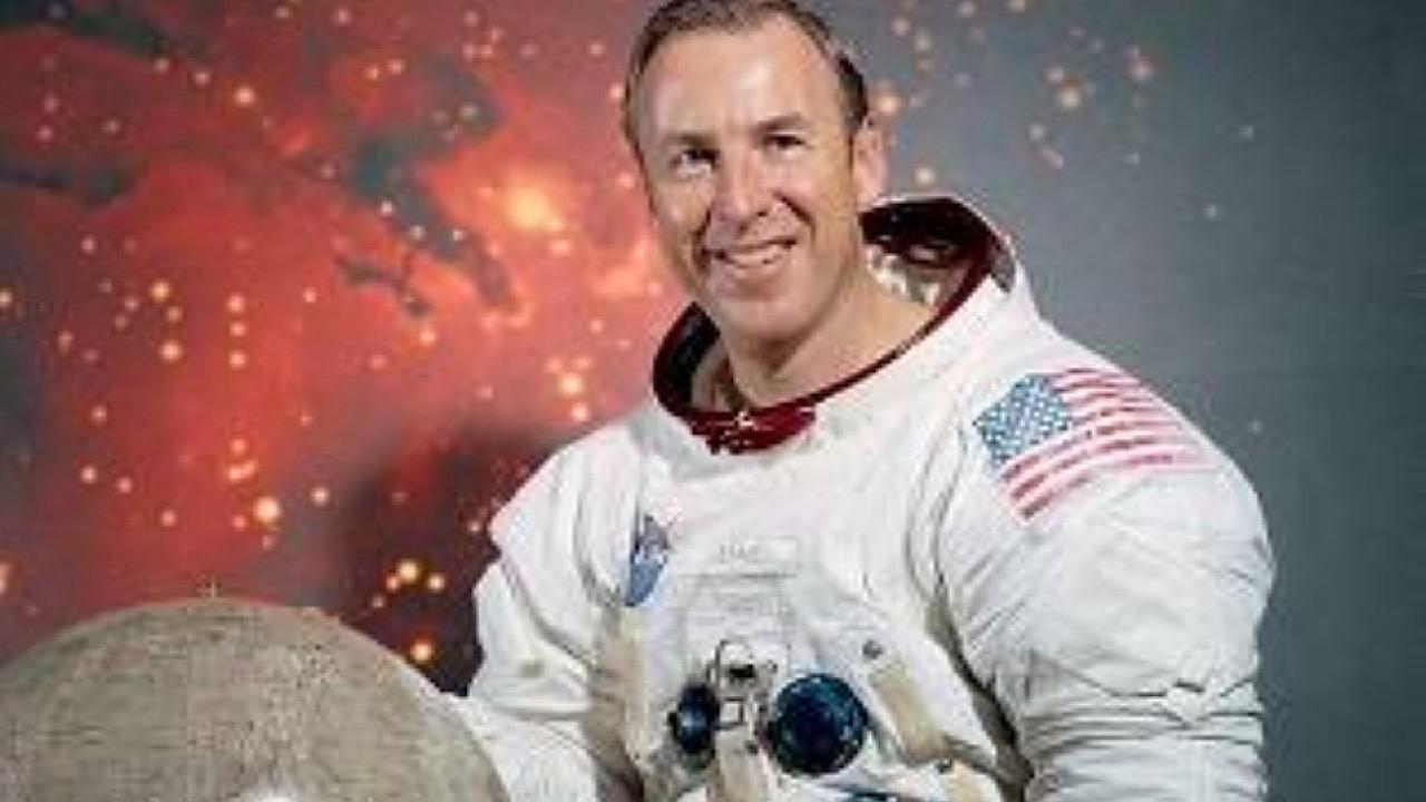 وفاة رائد الفضاء الأمريكي جيم لوفيل