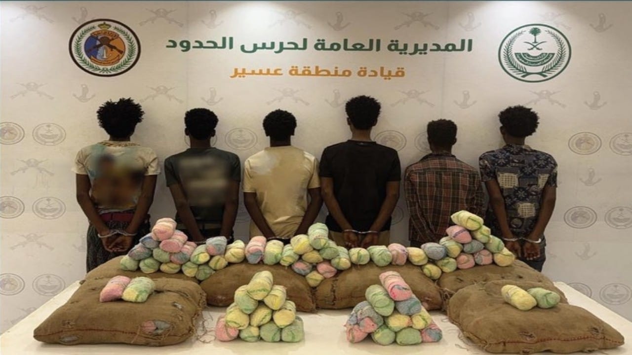 القبض على 13 شخصًا لتهريبهم مواد مخدرة