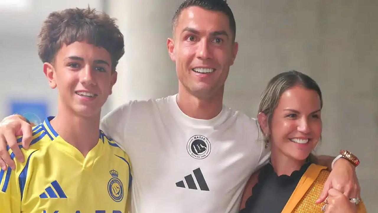 شقيقة رونالدو تدعمه بقوة خلال معسكر الفريق بالبرتغال.. صور