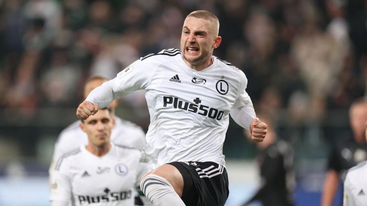 الأخدود يقترب من ضم المهاجم السلوفيني بلاز كرامر