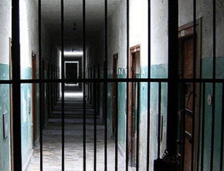 سجن أم 40 عاما لسحبها دم من أجساد أبنائها