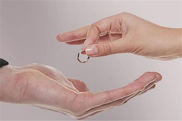 فتاة تطلب الخلع لحب زوجه صور الفنانات