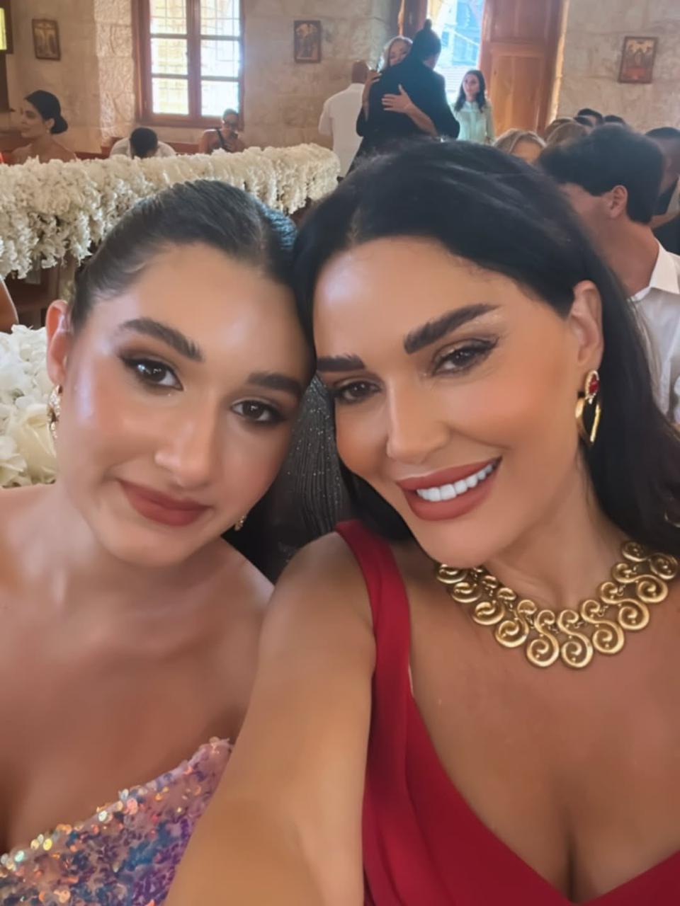 سيرين عبد النور وابنتها تاليا تخطفان الأنظار في حفل زفاف ابن شقيقتها .. صور