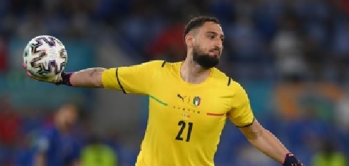 النصر يدرس التعاقد مع دوناروما