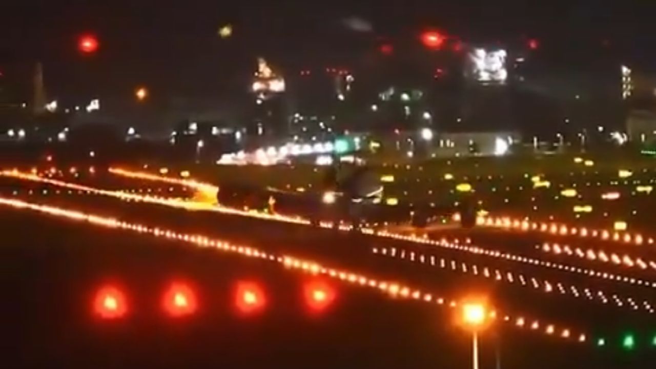 لحظة احتكاك محرك طائرة شحن بمدرج مطار تايبيه نتيجة ميلان حاد..فيديو