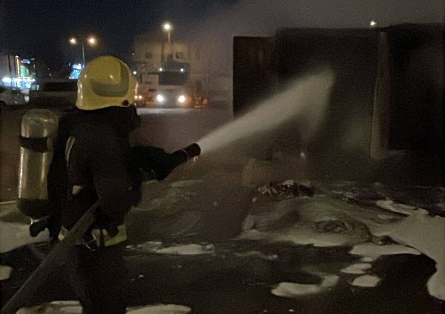 اندلاع حريق في محول كهربائي بالرياض.. فيديو