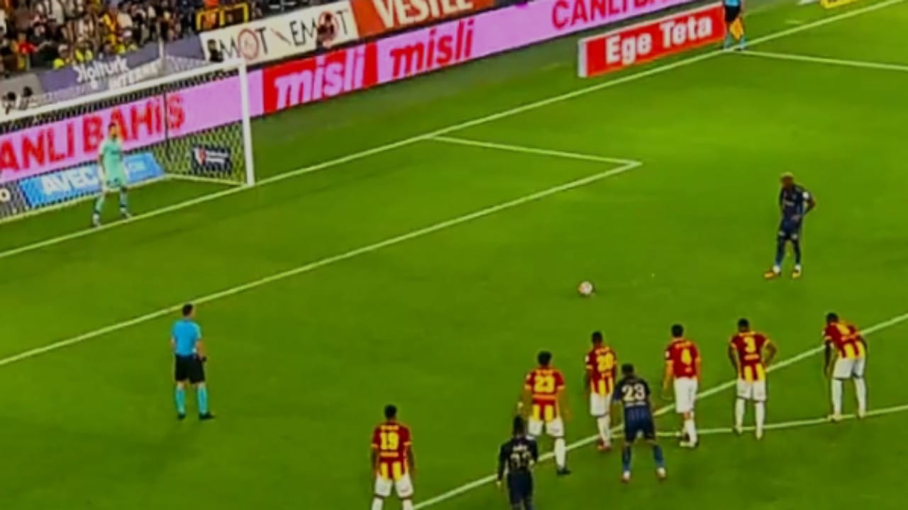 تاليسكا يهدر ركلة جزاء حاسمة ويُفوت على فنربخشة فرصة الانتصار .. فيديو