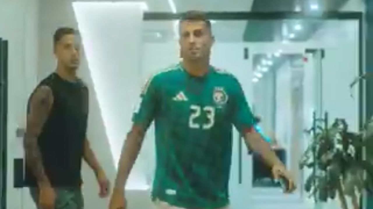 كانسيلو يعود من إجازته مرتديا زي المنتخب .. فيديو
