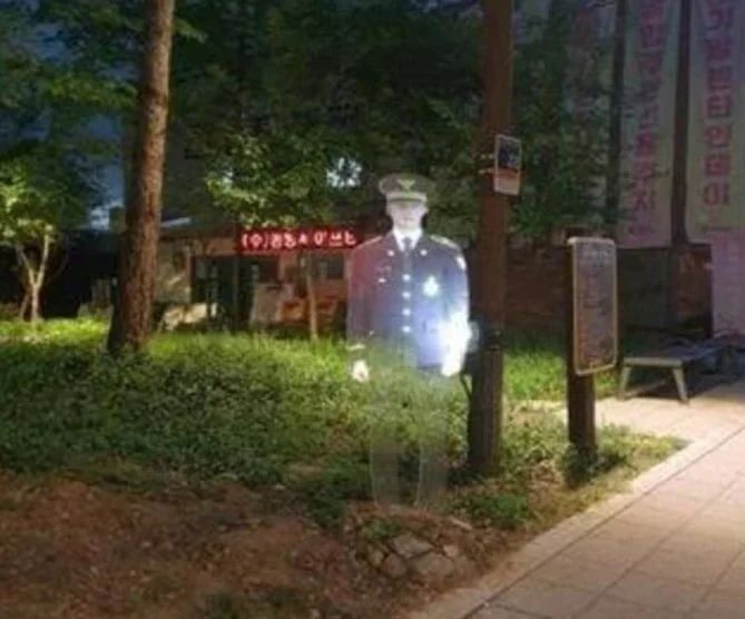 كوريا الجنوبية تنشر ضباط شرطة بتقنية الهولوغرام لتقليل الجريمة