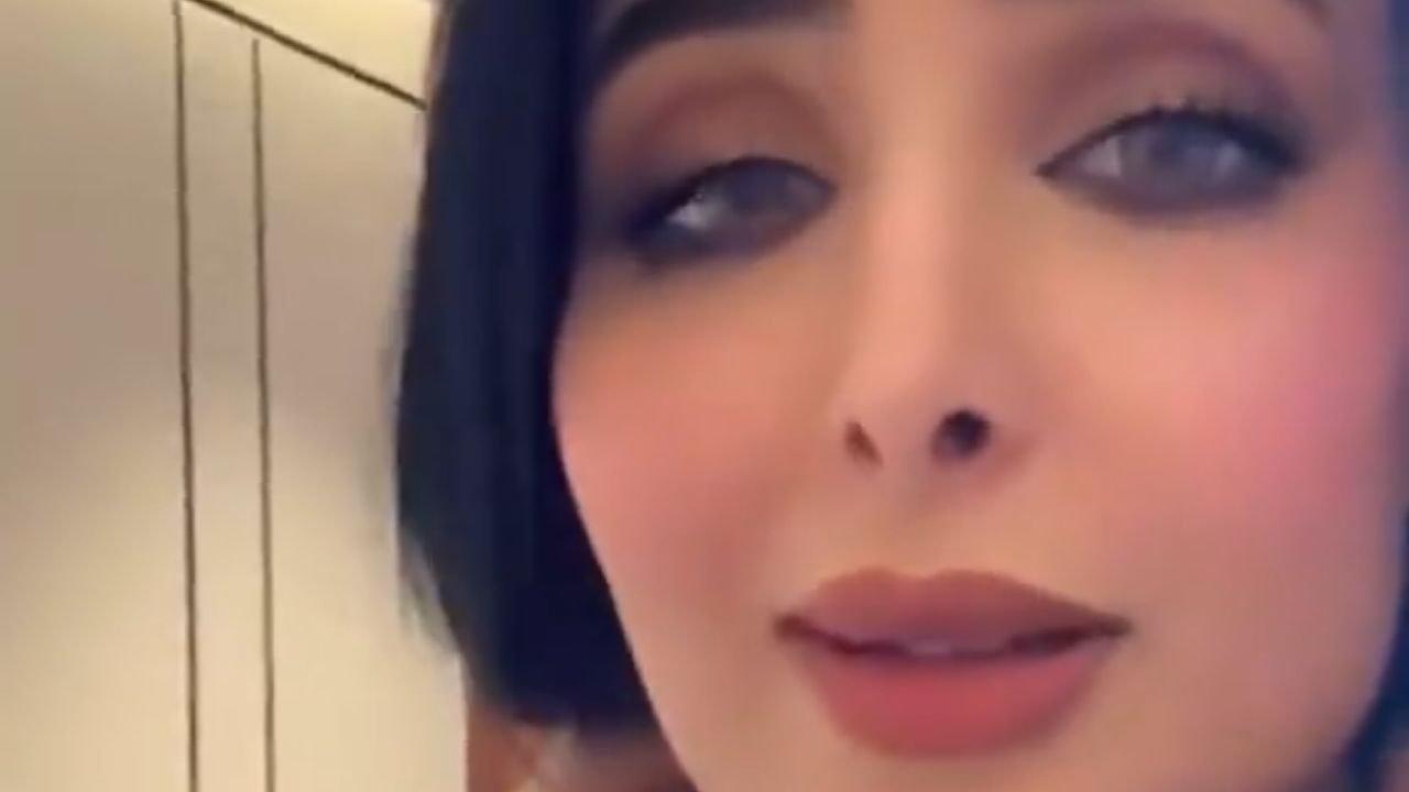 صالحة لزوجها الزهراني: طبعا يعجبني الذهب حتى لو كان شكله خايس ..فيديو