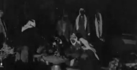 لقطات نادرة لعزومة أعدها مواطنين لضيوفهم قبل 111 عاما .. فيديو