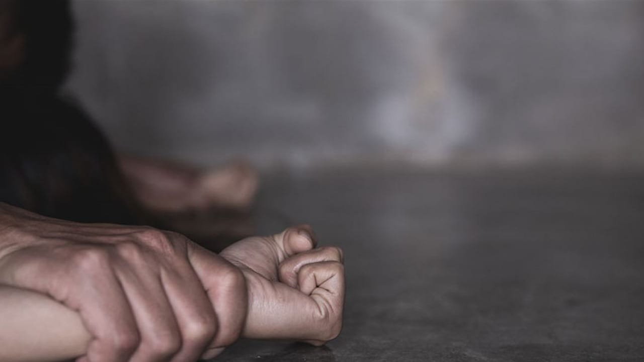 طالبة جامعية تتهم موظفا بالتحرش داخل الحرم الجامعي