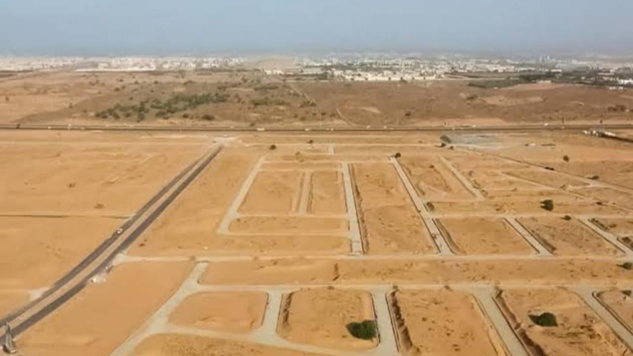 الحقيل يعلن آليات تطبيق رسوم الأراضي البيضاء