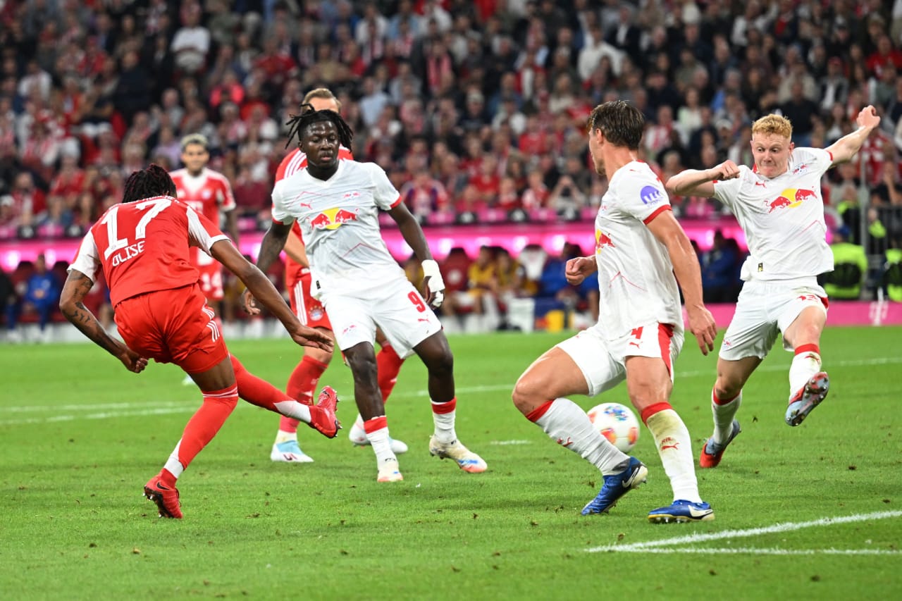 بايرن ميونخ يسحق لايبزيغ بسداسية في افتتاح البوندسليغا .. صور