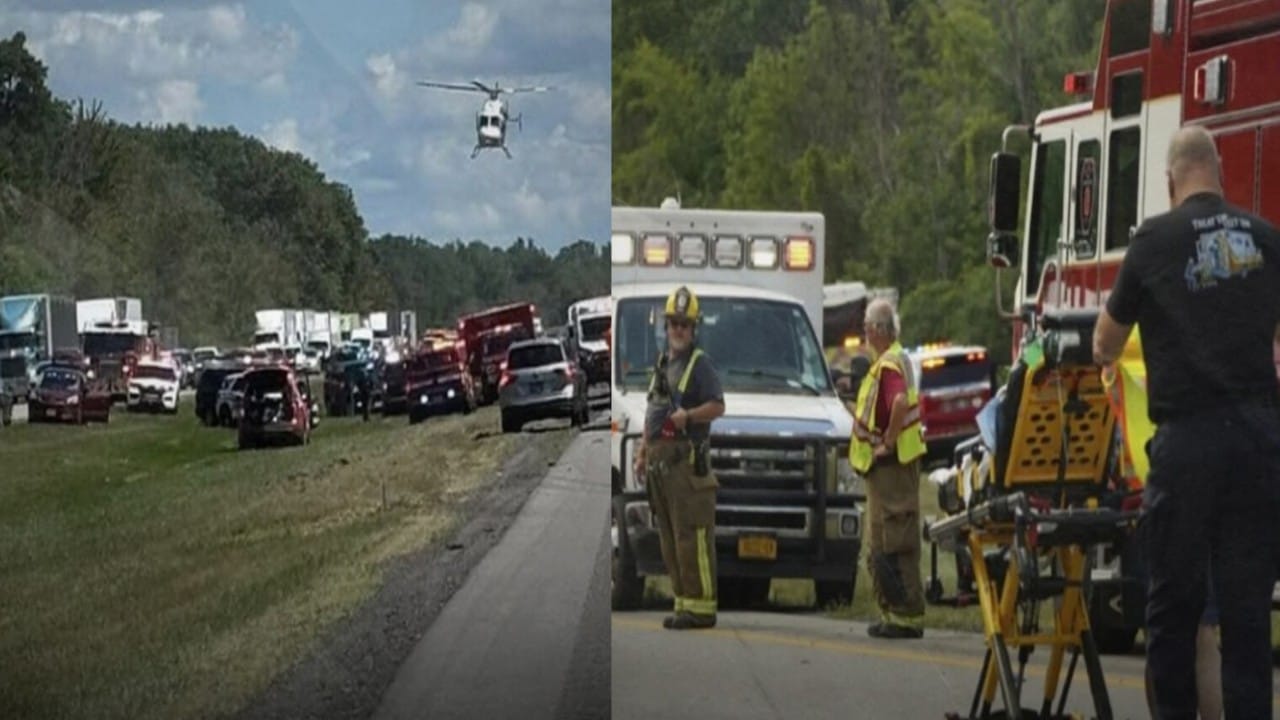 مصرع 5 أشخاص في حادث مروع لانقلاب شاحنة.. فيديو وصور