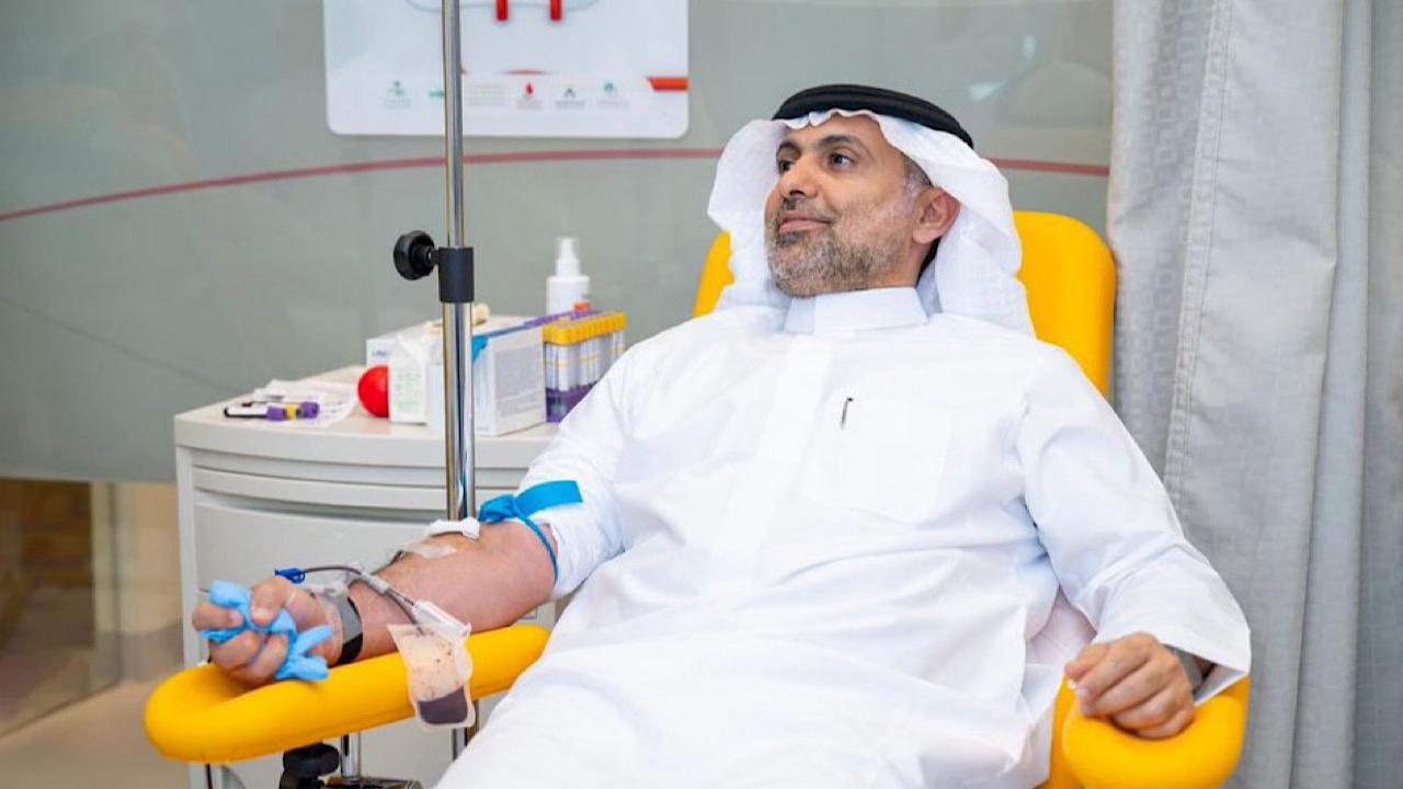 وزير الصحة يقتدي بولي العهد ويشارك في الحملة الوطنية للتبرع بالدم