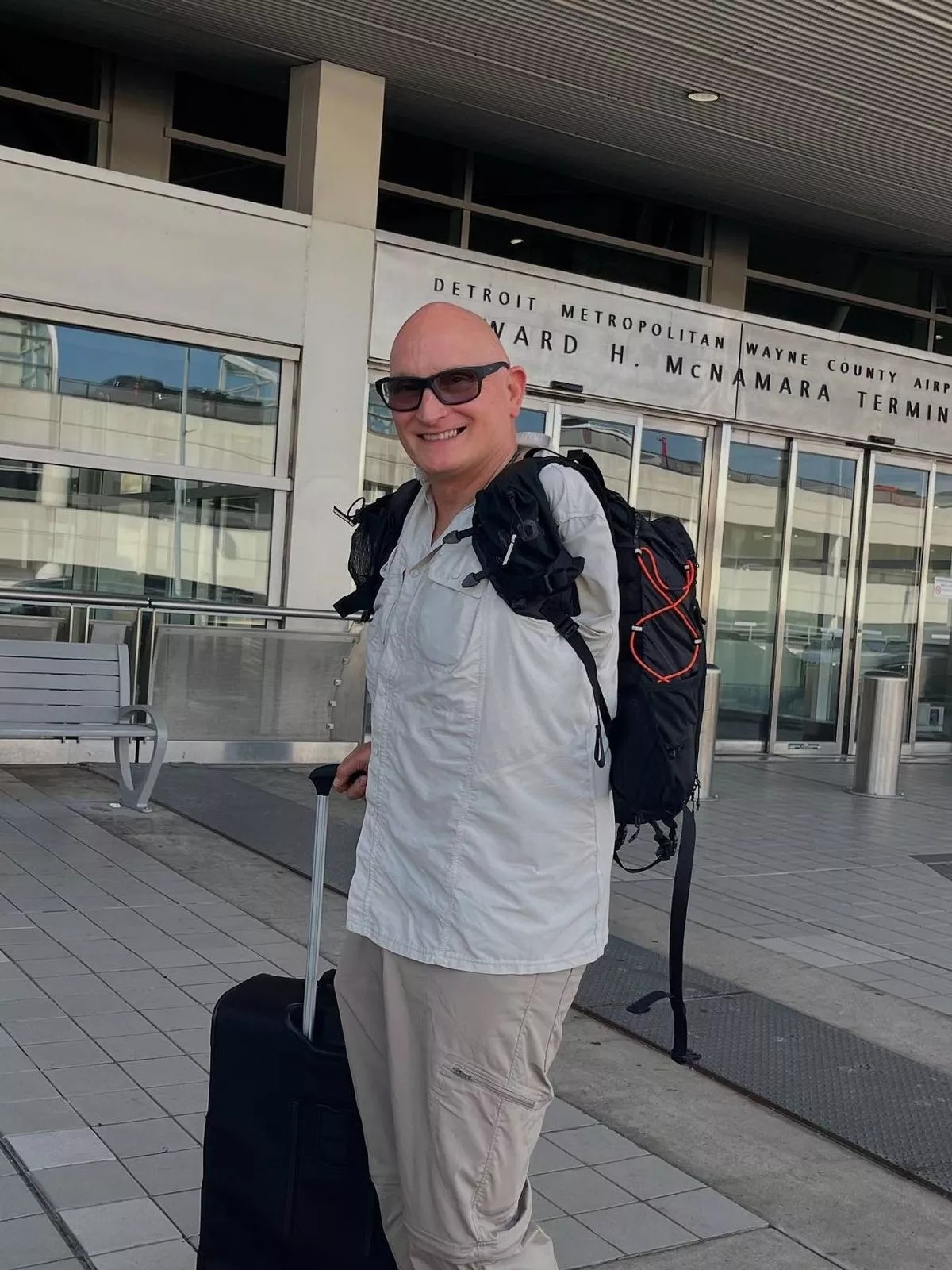 رجل ينجو من فرس نهر بعد معركة شرسة