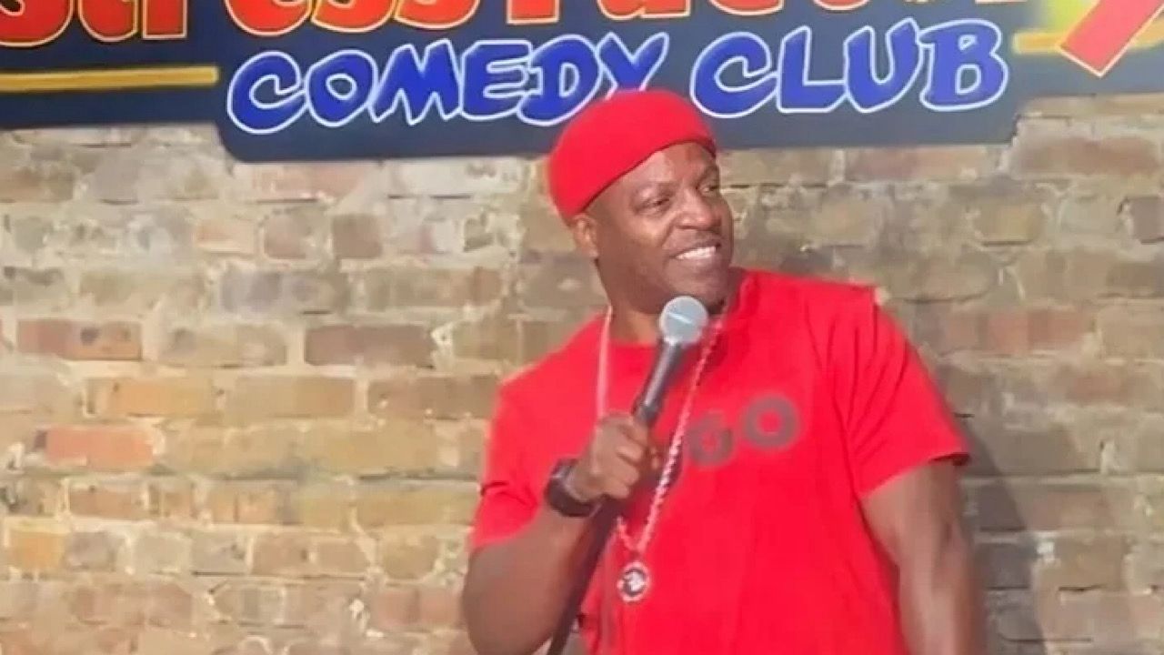 مصرع الكوميدي الأمريكي ريجي كارول في حادث إطلاق نار والشرطة تفتح تحقيقا