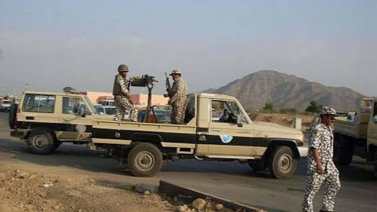 القبض على مواطن لنقله 3 مخالفين لنظام أمن الحدود بجازان