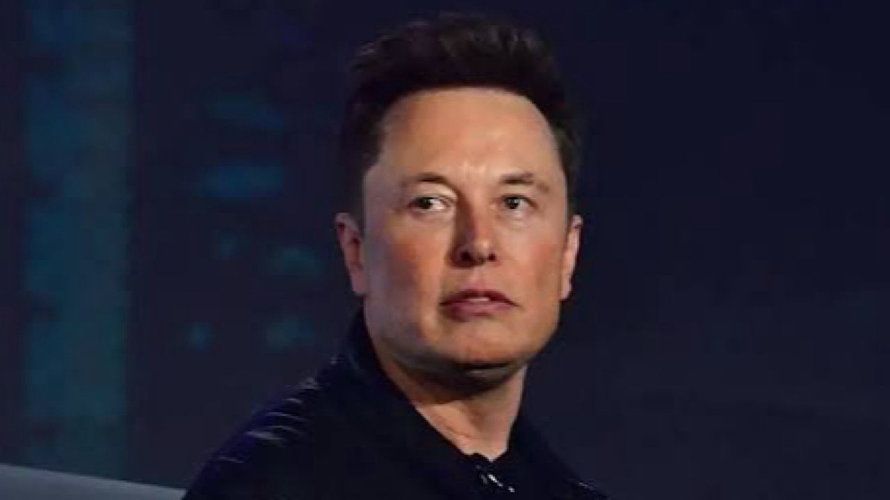 إيلون ماسك يرفع دعوى قضائية ضد شركتي آبل وأوبن إيه آي