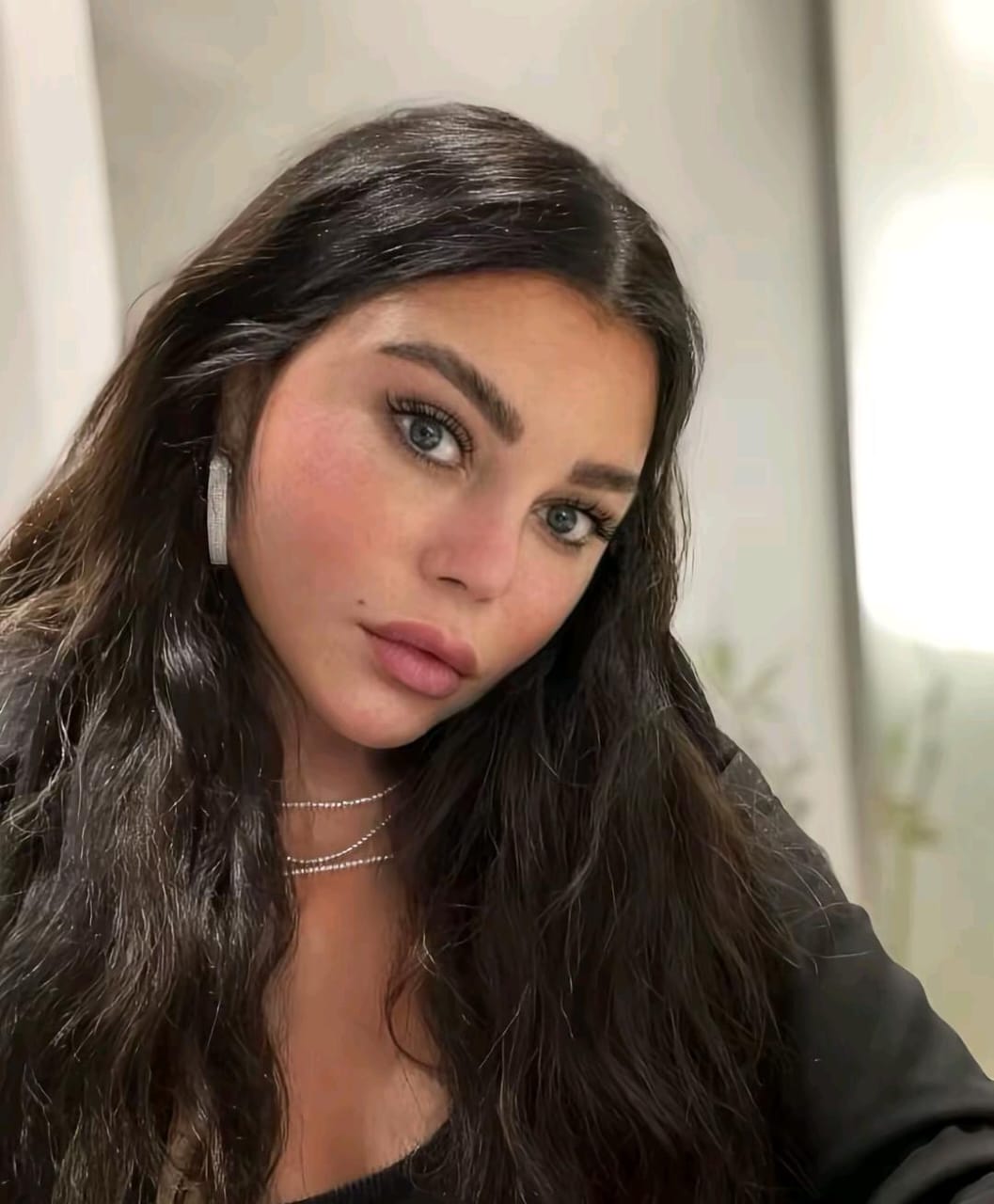 هيفاء وهبي تخطف الأنظار بإطلالة بسيطة وجذابة.. صور