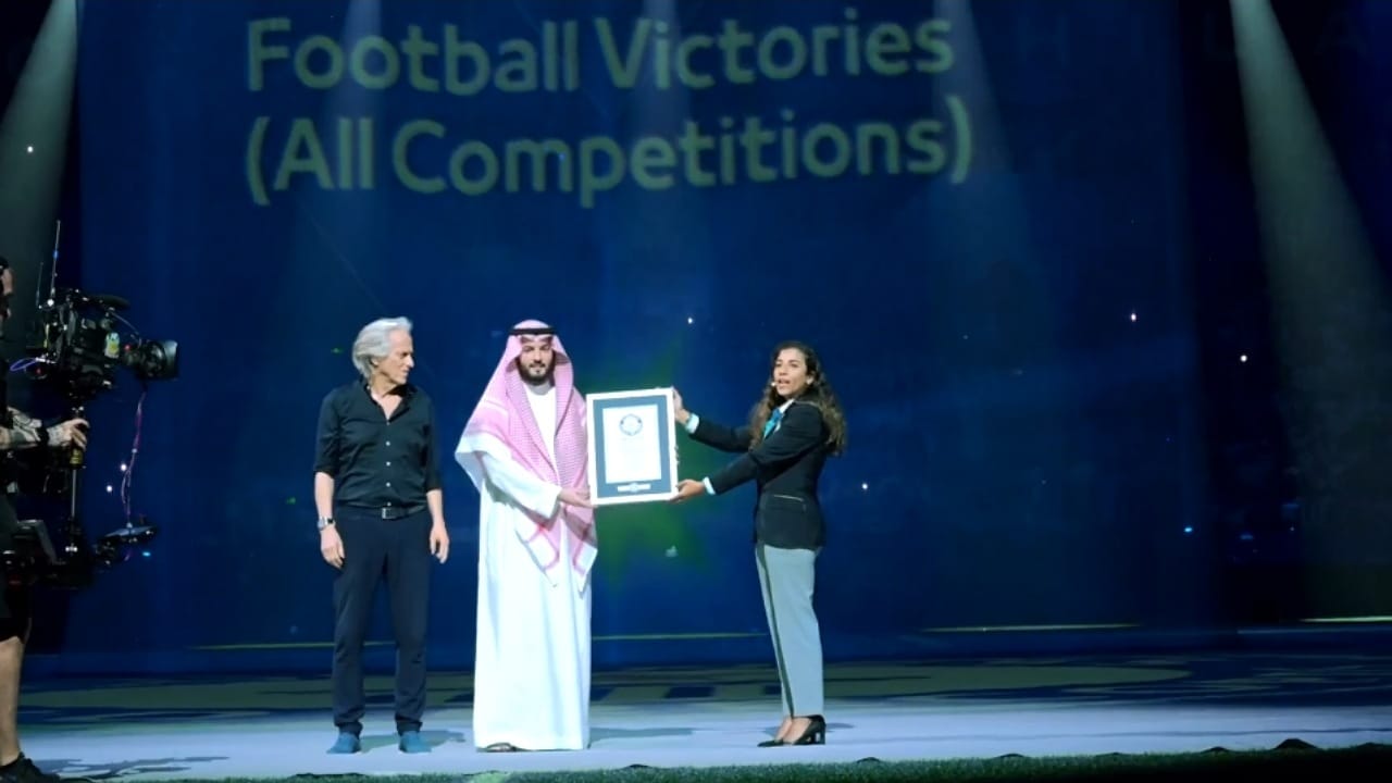 6 سنوات من المجد .. بن نافل يغادر رئاسة الهلال .. فيديو
