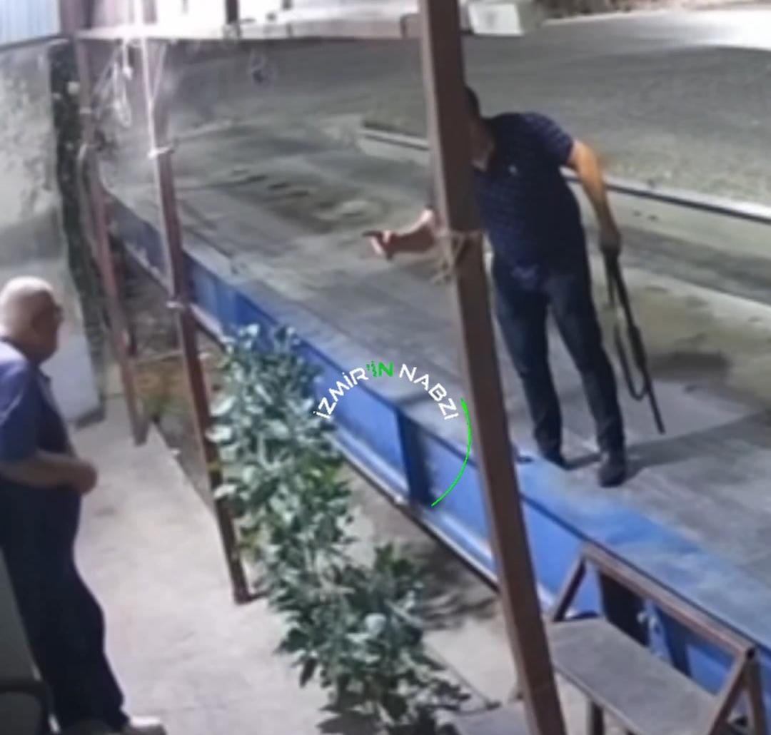 سائق شاحنة يطلق النار على موظف بسبب رسوم جسر بتركيا فيديو