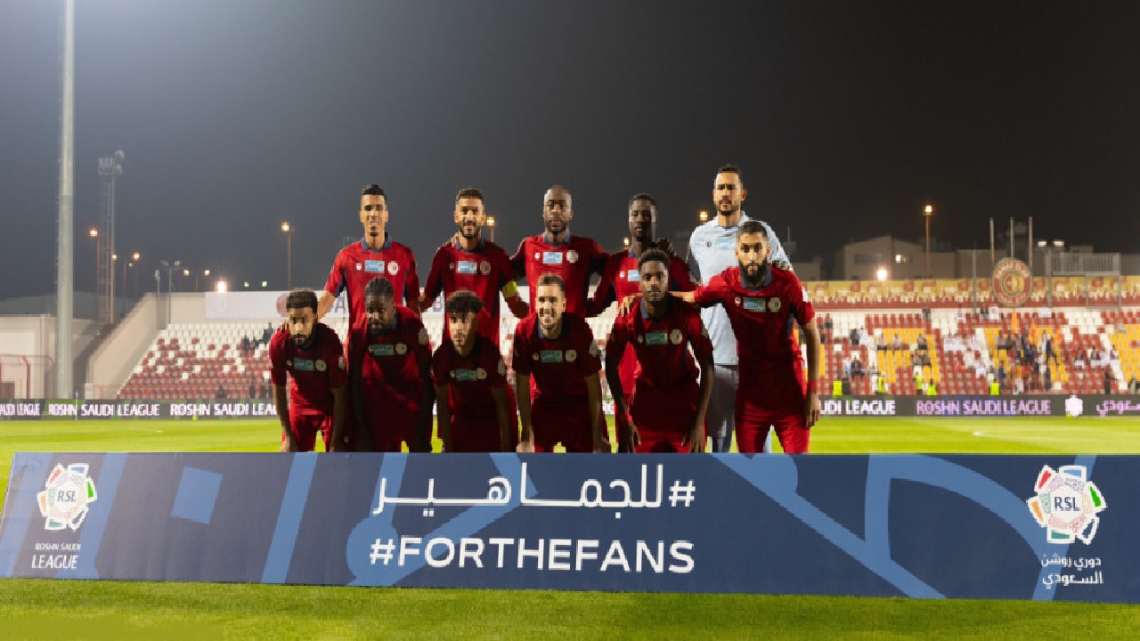 الفيفا يوقف 21 ناديا سعوديا عن قيد اللاعبين